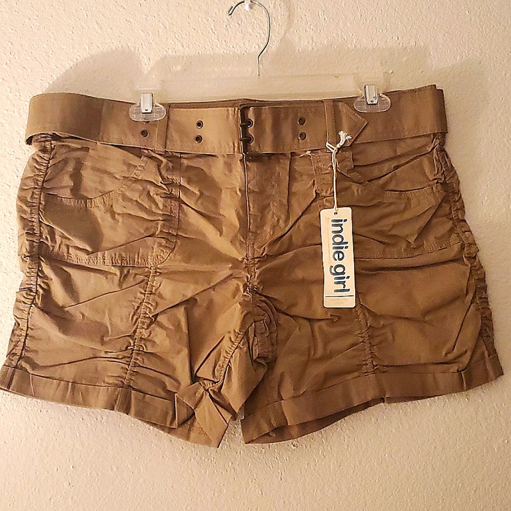 indie girl khaki shorts 5 1/2" inseam size 17